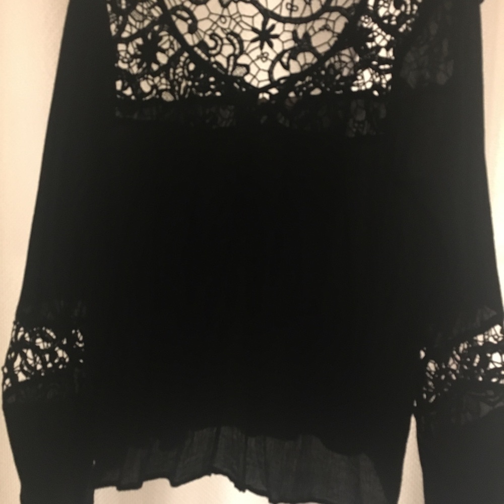 Hollister black lace top - Picture 3 of 4
